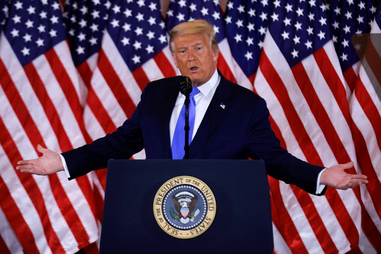  Donald Trump, tras el repunte de Joe Biden en estados clave: “Están encontrando votos suyos por todos lados, en Pensilvania, Wisconsin y Michigan”