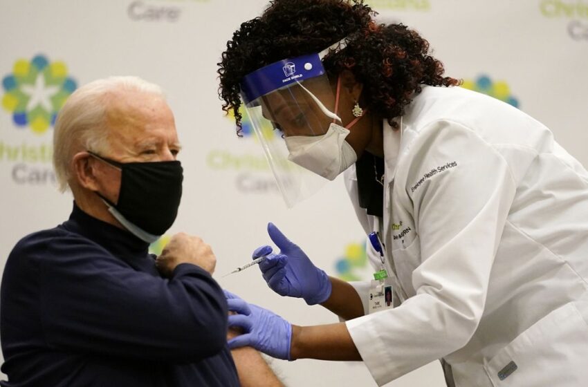  Biden se vacuna contra COVID-19 durante transmisión TV en vivo