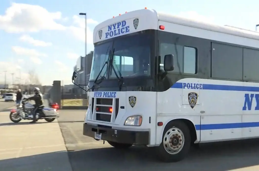  200 policías NYC viajan a Washington apoyar seguridad juramentación Biden; varios dominicanos
