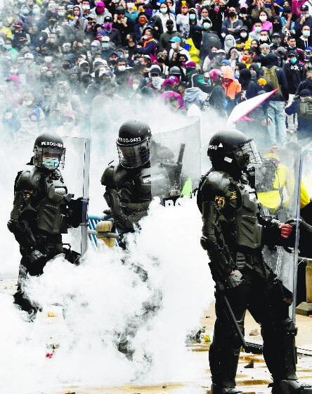  Suman 42 los muertos por protestas en Colombia