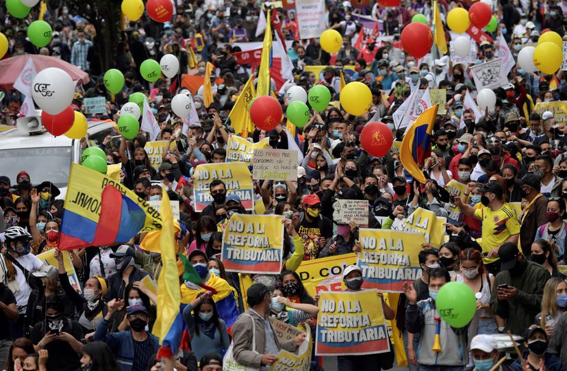  El dilema de Latinoamérica: subir impuestos o el abismo de la deuda