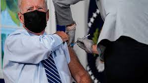  Joe Biden recibe tercera dosis de refuerzo contra el Covid-19