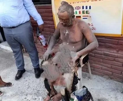  A lo bonzo, hombre se prende fuego en reclamo de justicia frente a la Fiscalía