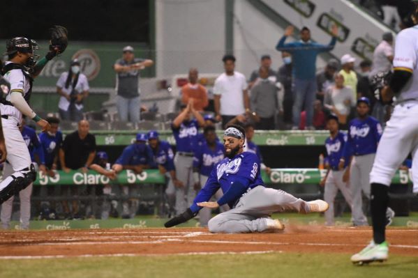  Gigantes y Licey dominan la serie semifinal beisbol profesional RD