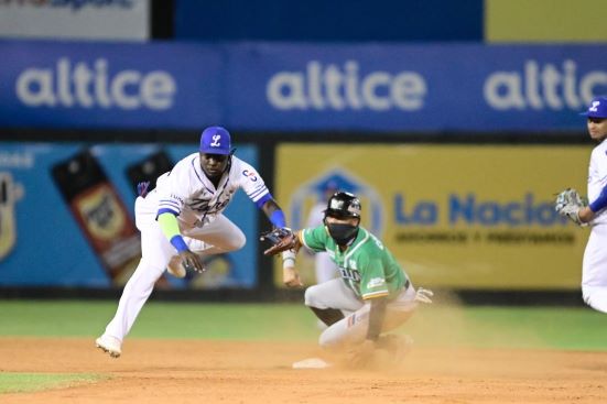  Licey y Aguilas obtienen triunfos en semifinal del beisbol de la RD