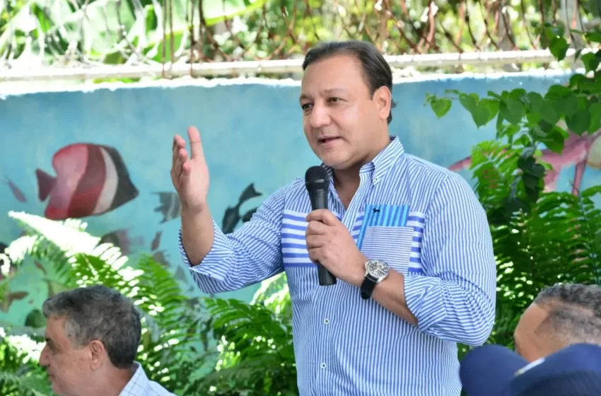 Abel peina barrios de SDN mientras se juramentan equipos de campaña