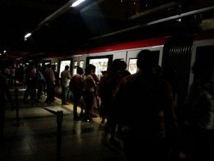  Apagón anoche y deterioro en Metro de Santo Domingo.