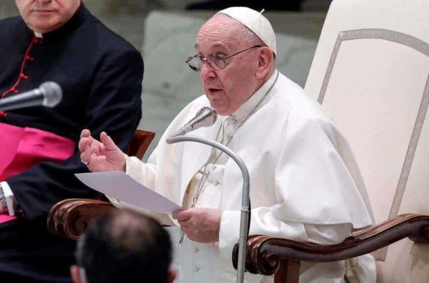  Papa Francisco: “Estamos viviendo la Tercera Guerra Mundial a pedacitos”