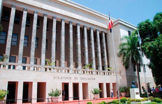  Han nombrado más docentes de los que necesitaría el sistema para 2024