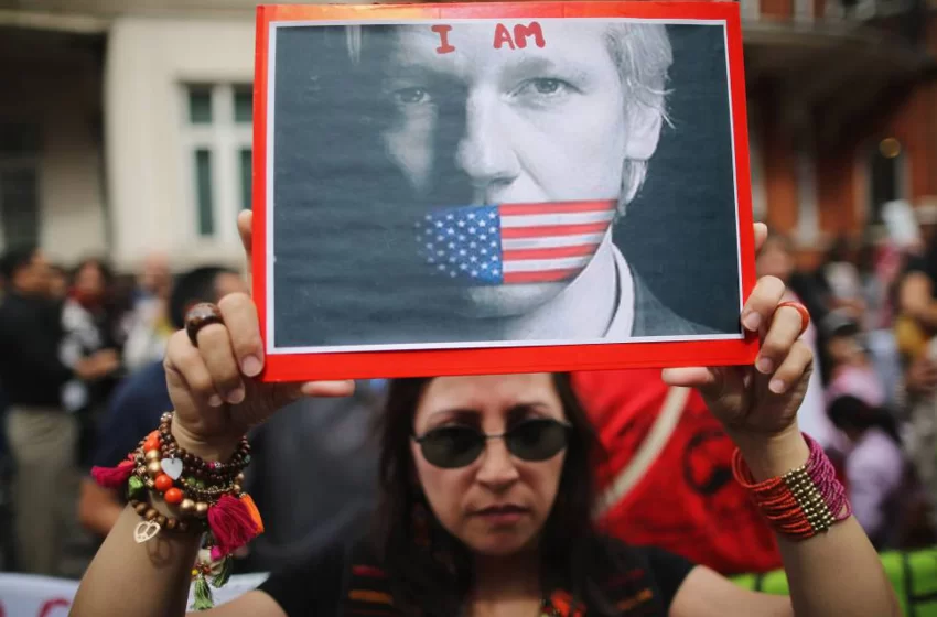  Los medios de los cables de WikiLeaks piden a EE UU que no persiga a Assange