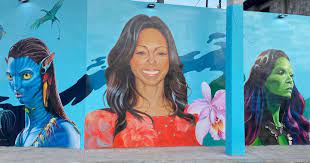  La reacción de Zoe Saldaña al ser reconocida con mural por Alcaldía de Fantino