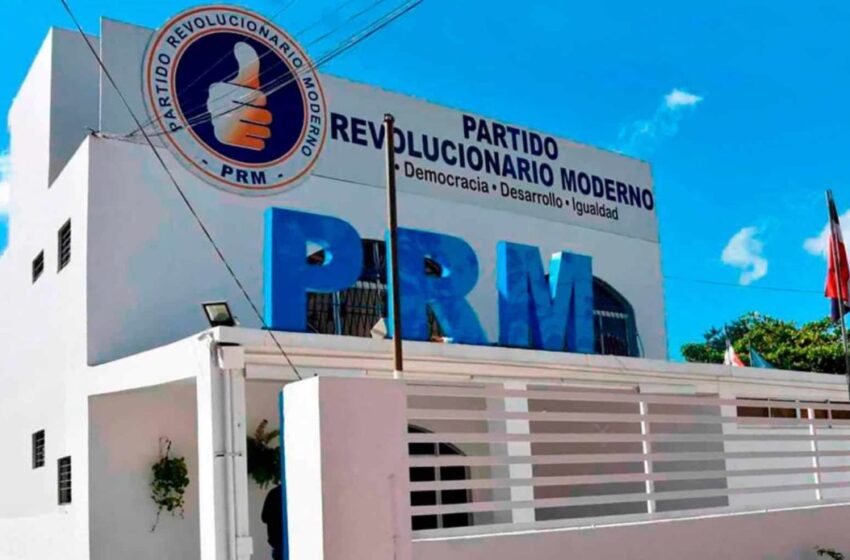  SE ROBARON LOS BONOS DE LOS PRM. Diputados del PRM denuncian robo de bonos que debieron ser entregados en Santiago por Semana Santa