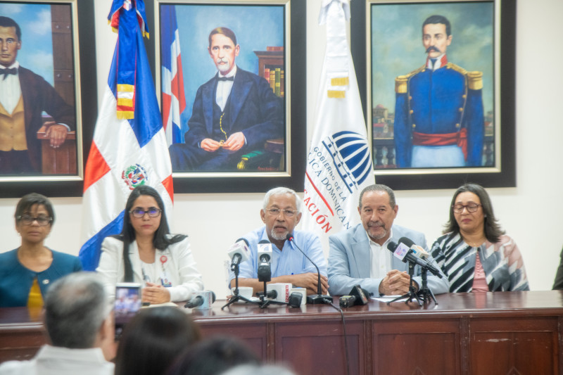  EL MINISTRO QUE SE QUEJA Y NO RESUELVE. Ministro de Educación: Alumnos no aprenden ni siquiera lo básico
