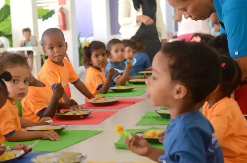  PORQUE NO TERMINAN ESCUELAS ? Educación licitará 400 aulas móviles para nuevo año escolar