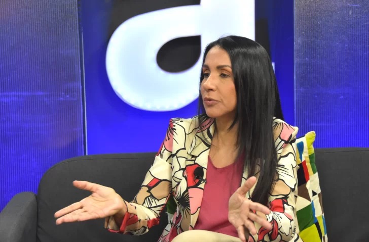  CLAUDIA RITA: UNA POLÍTICA CON IDEAS PROPIAS.Claudia Rita Abreu, una peledeísta con luz propia que se propone hacer la diferencia en el Congreso