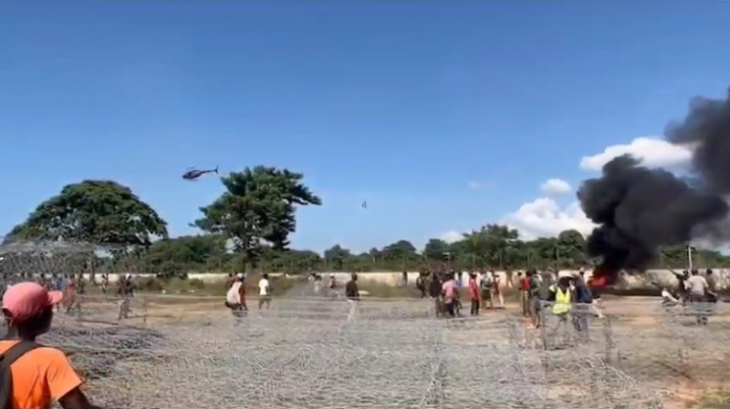  EL MURO Y LA FRONTERA. Haitianos protestan por patrullaje de militares dominicanos en ambos lados de verja fronteriza